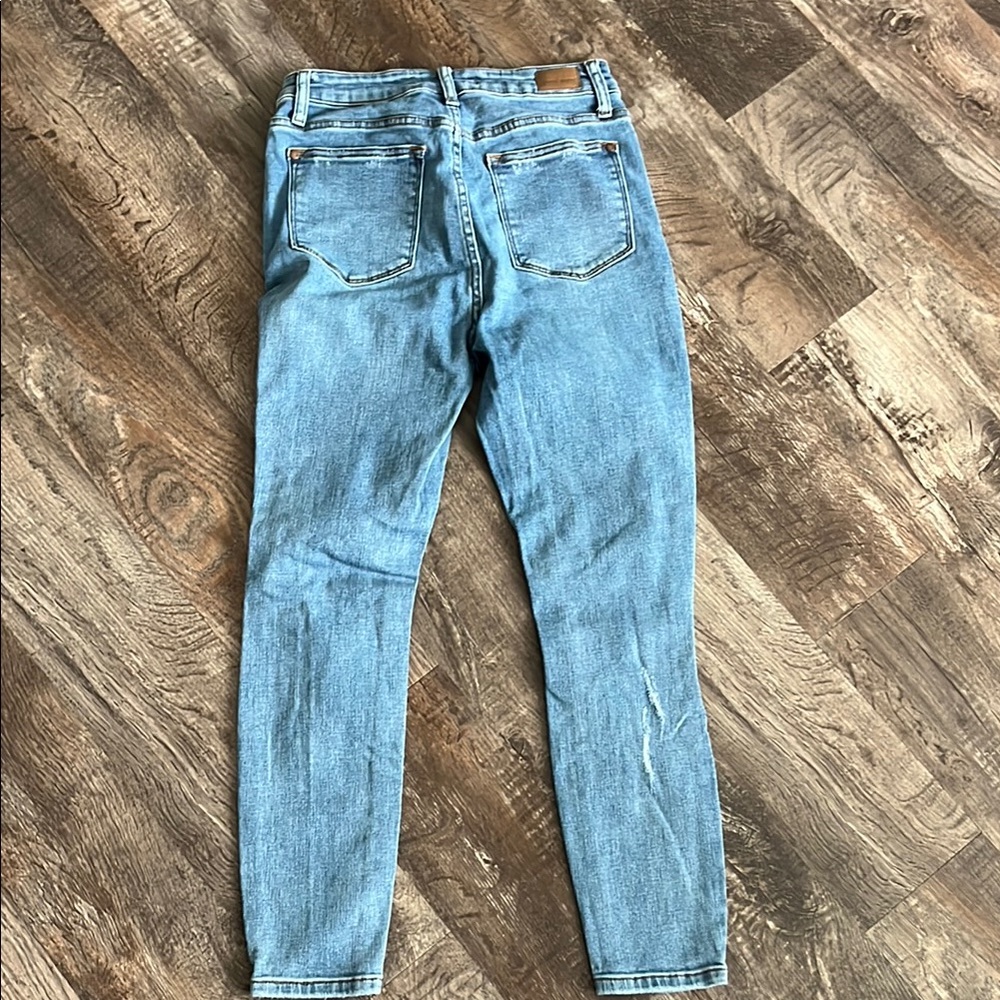 Judy Blue jeans ๐ size 28 control top skinny Light Blue Distressed - Picture 6 of 11